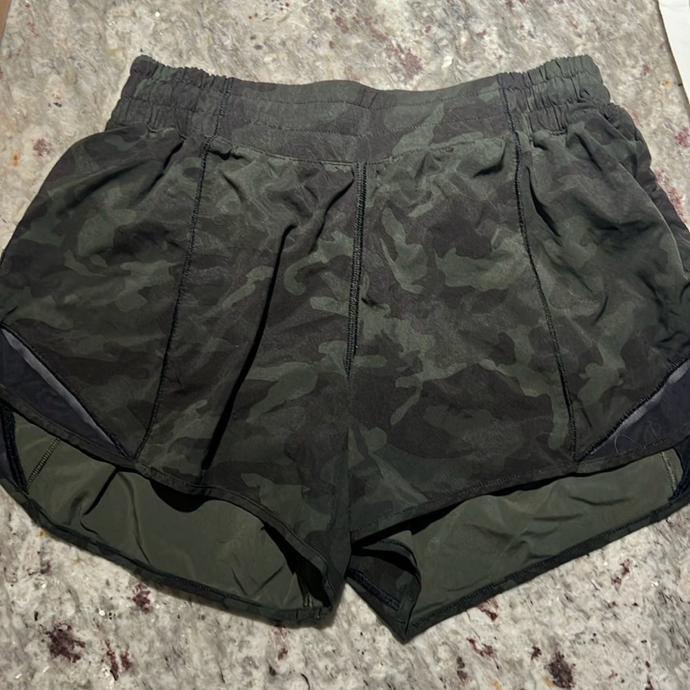 Lululemon Camo Hotty Hot High-Rise Lined Short - Size 8 4”